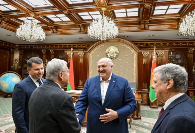 Беларусь улс АНУ-ын хоригийг зөөлрүүлсний хариуд 250 улс төрийн хоригдлыг суллалаа